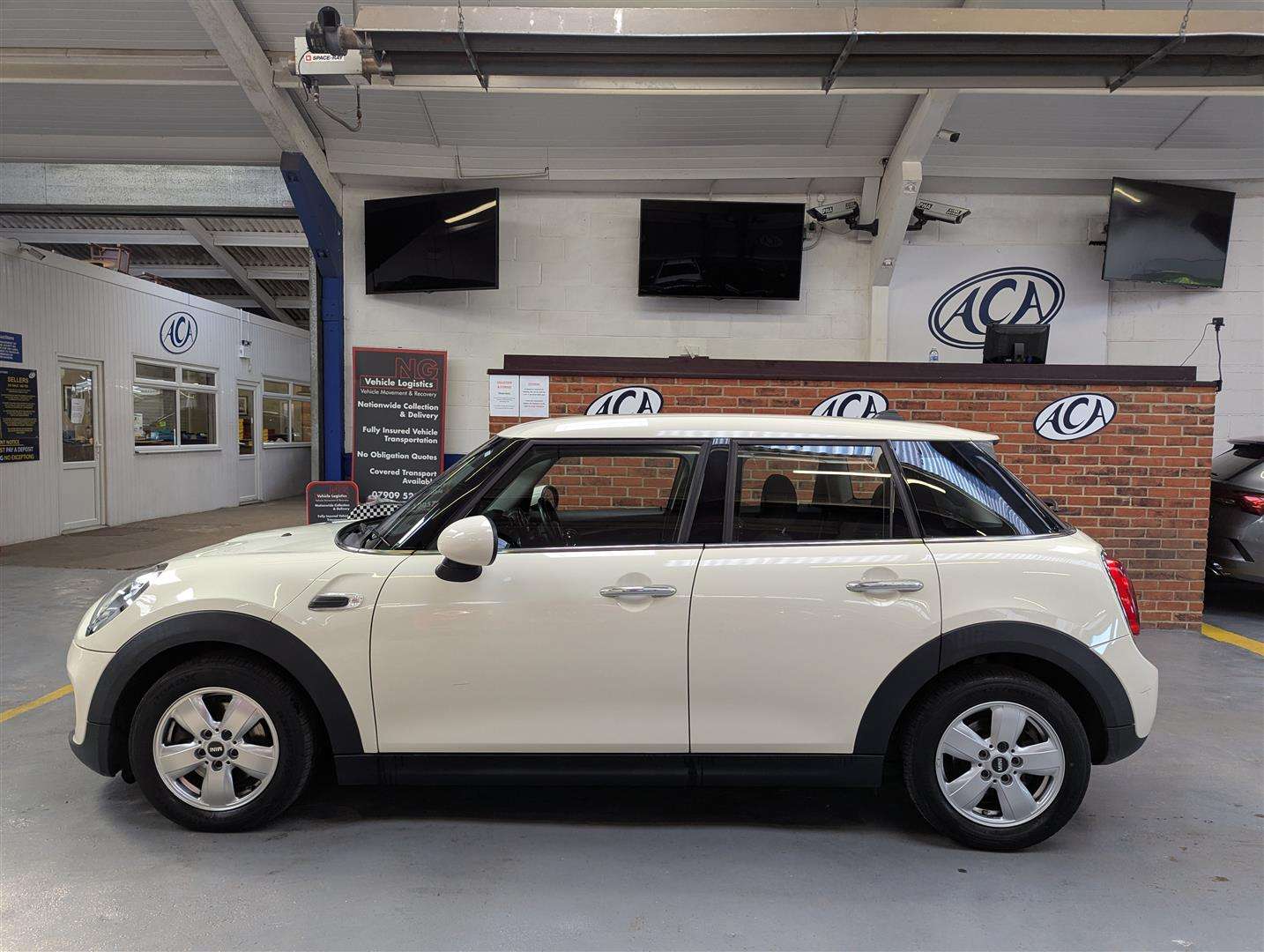 <p>2015 MINI ONE</p>