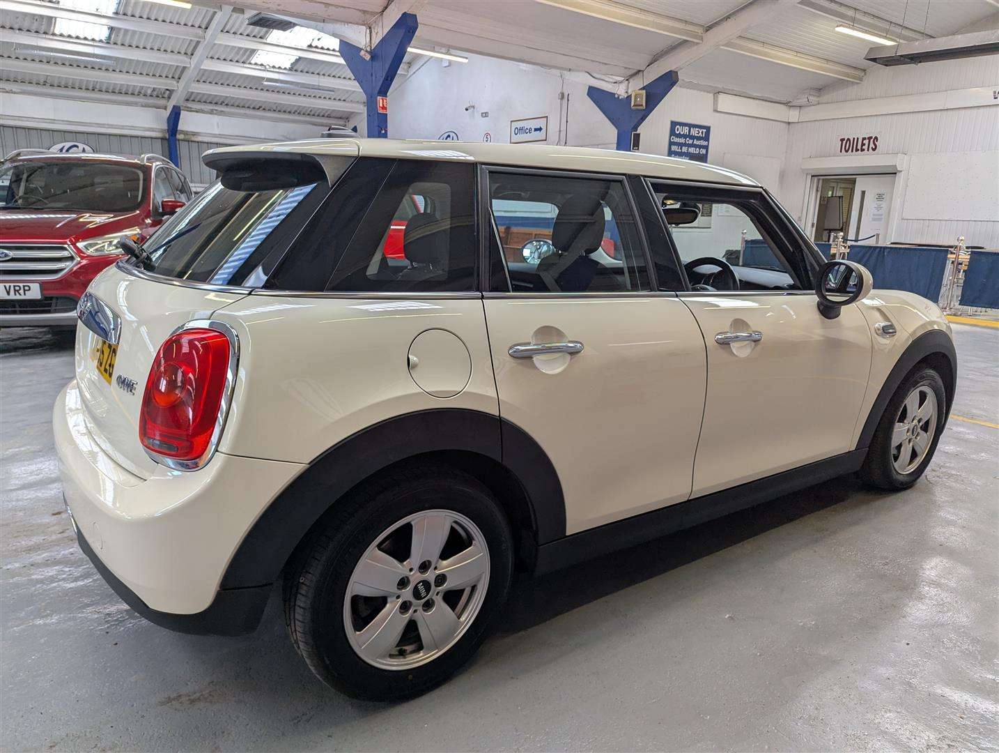 <p>2015 MINI ONE</p>