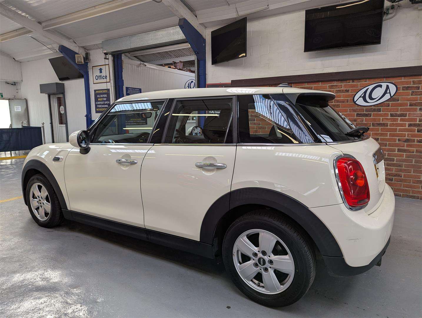 <p>2015 MINI ONE</p>