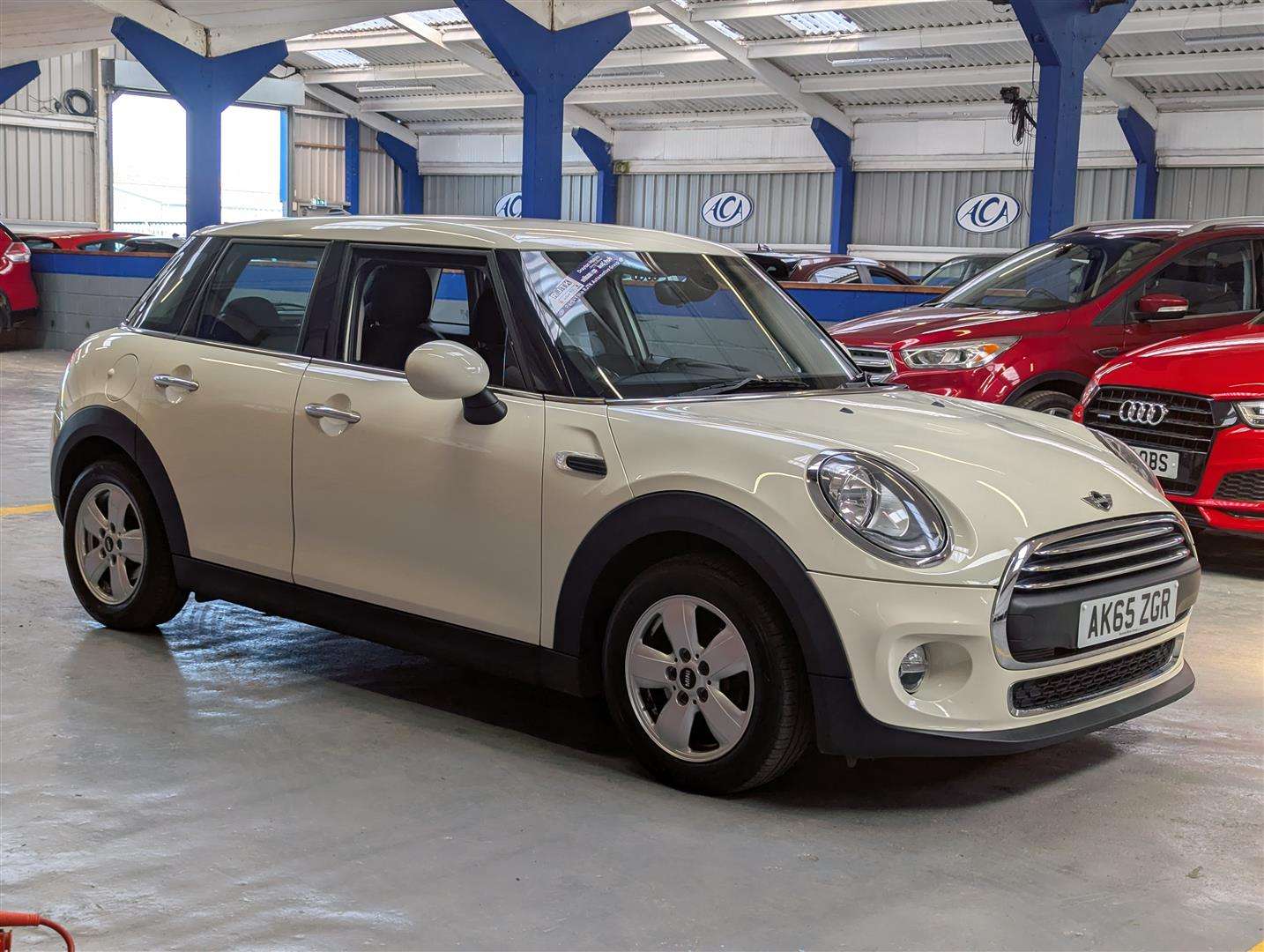 <p>2015 MINI ONE</p>
