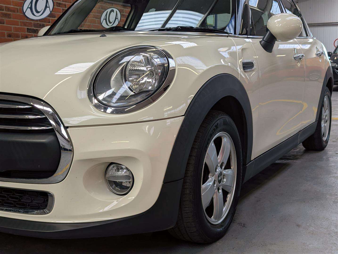 <p>2015 MINI ONE</p>