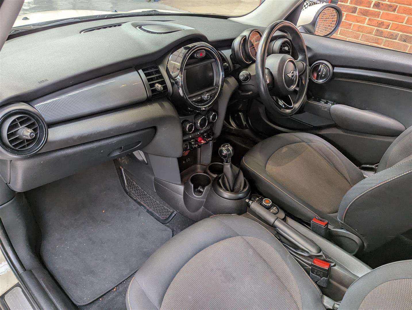 <p>2015 MINI ONE</p>