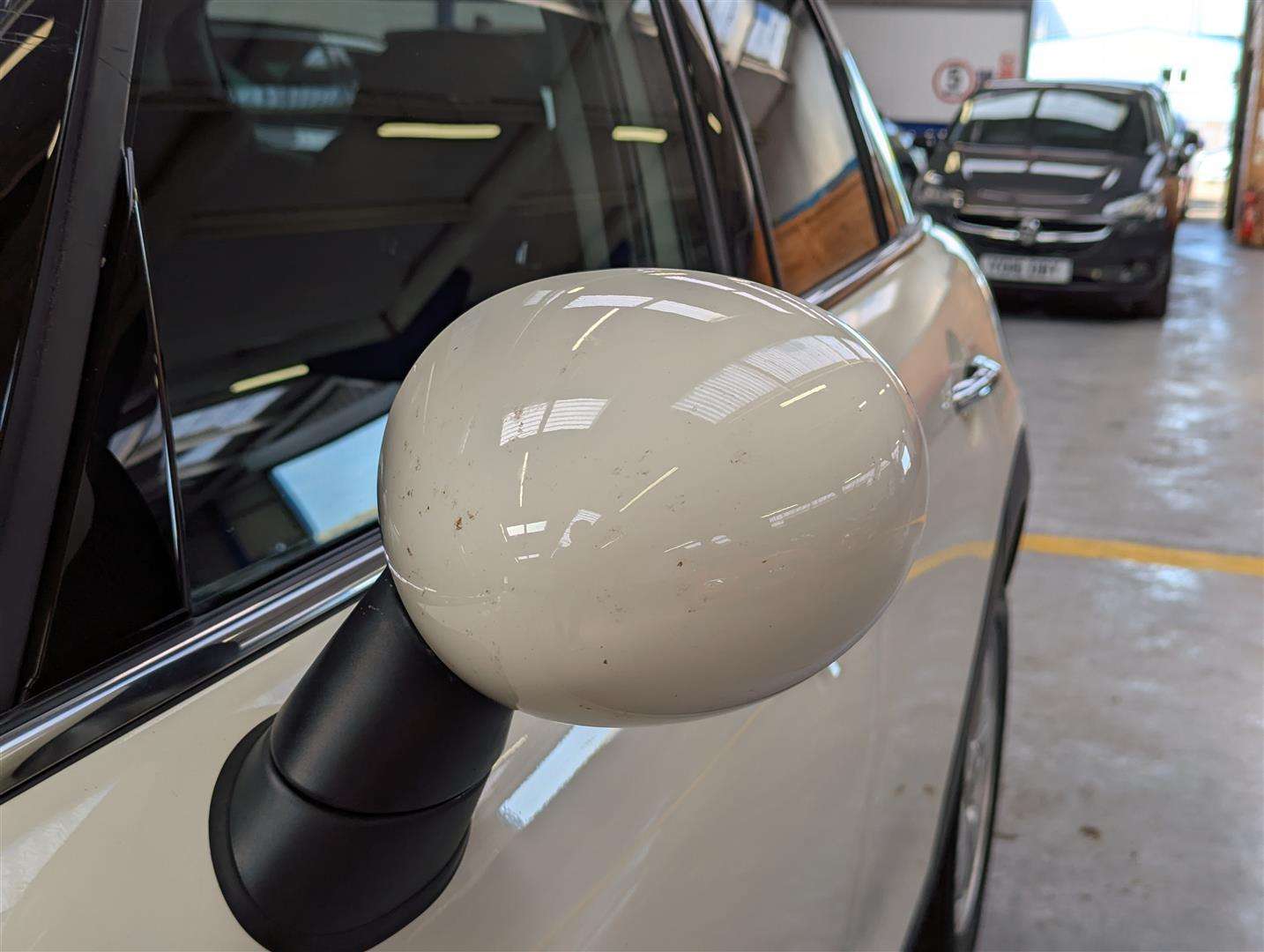 <p>2015 MINI ONE</p>