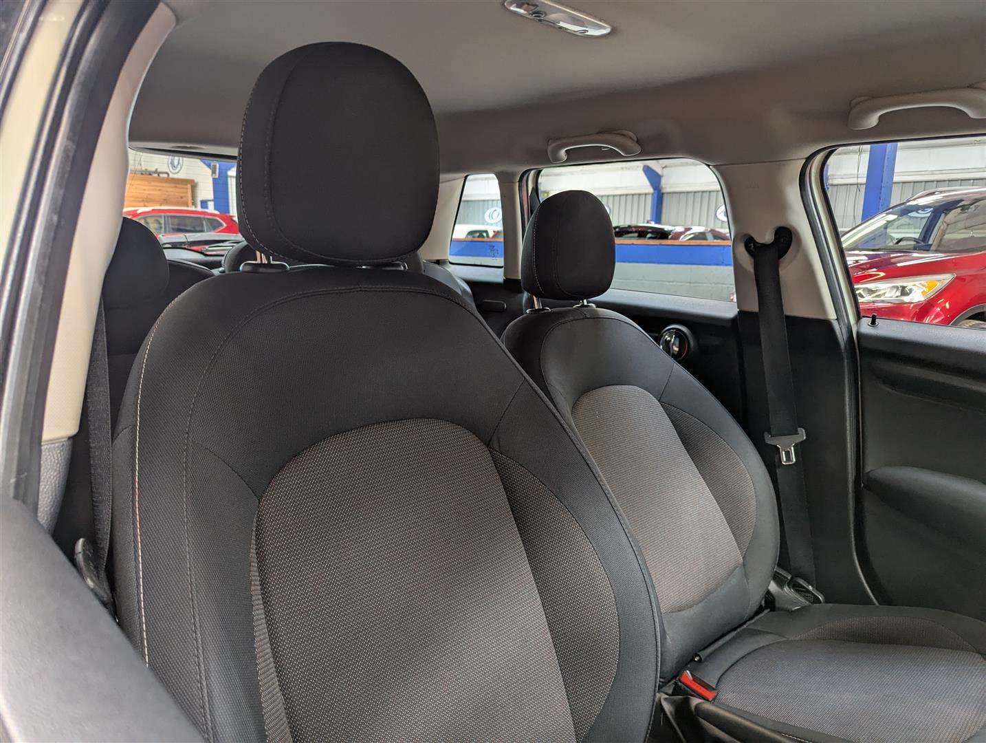 <p>2015 MINI ONE</p>