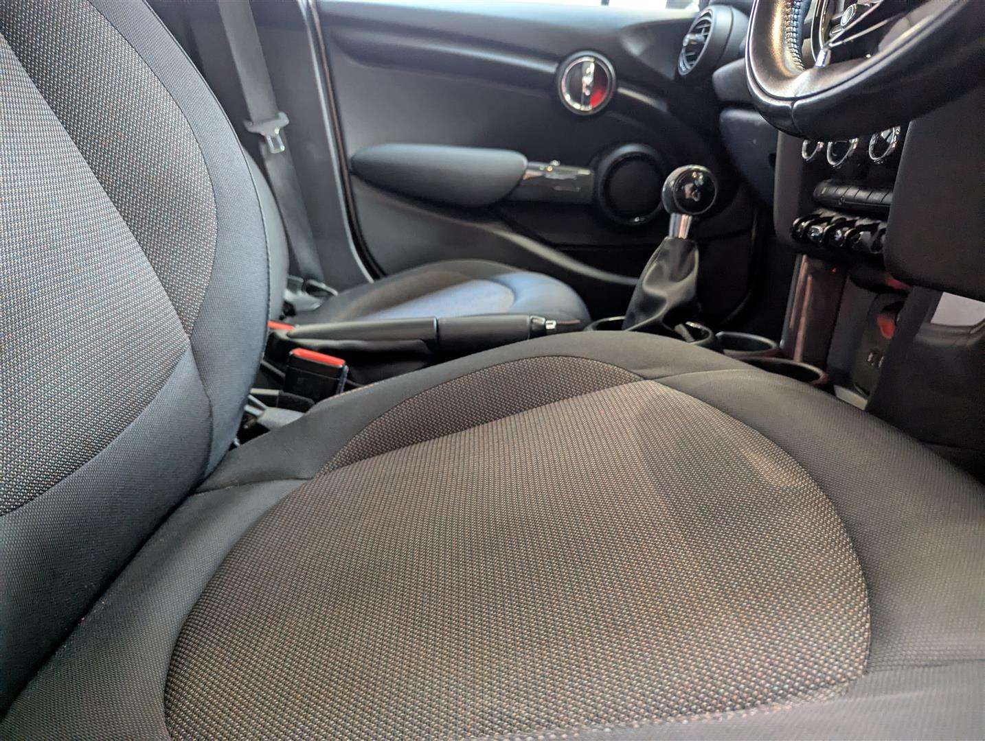 <p>2015 MINI ONE</p>