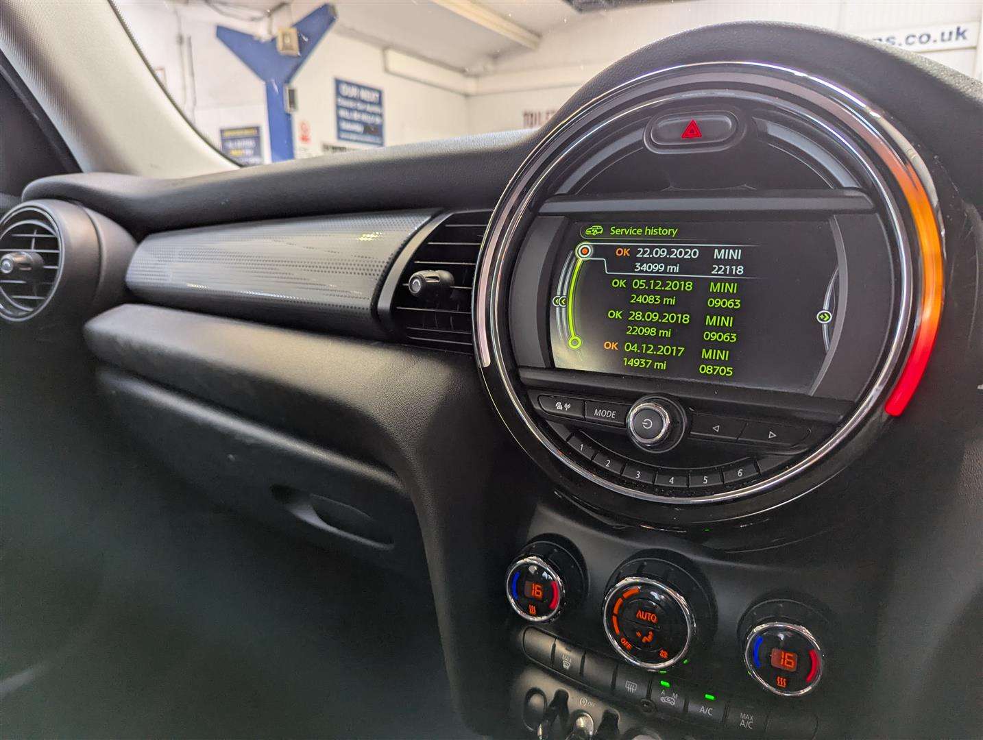 <p>2015 MINI ONE</p>