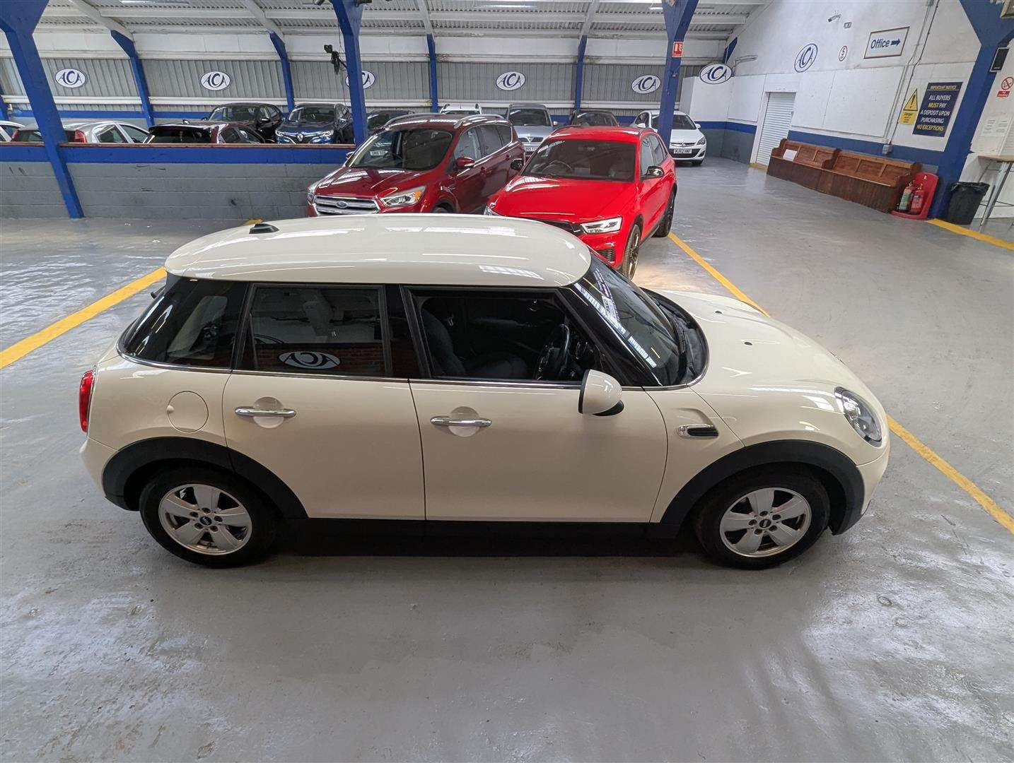 <p>2015 MINI ONE</p>