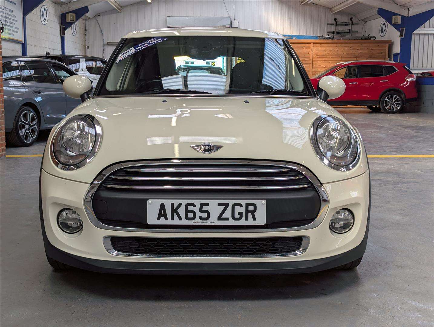 <p>2015 MINI ONE</p>
