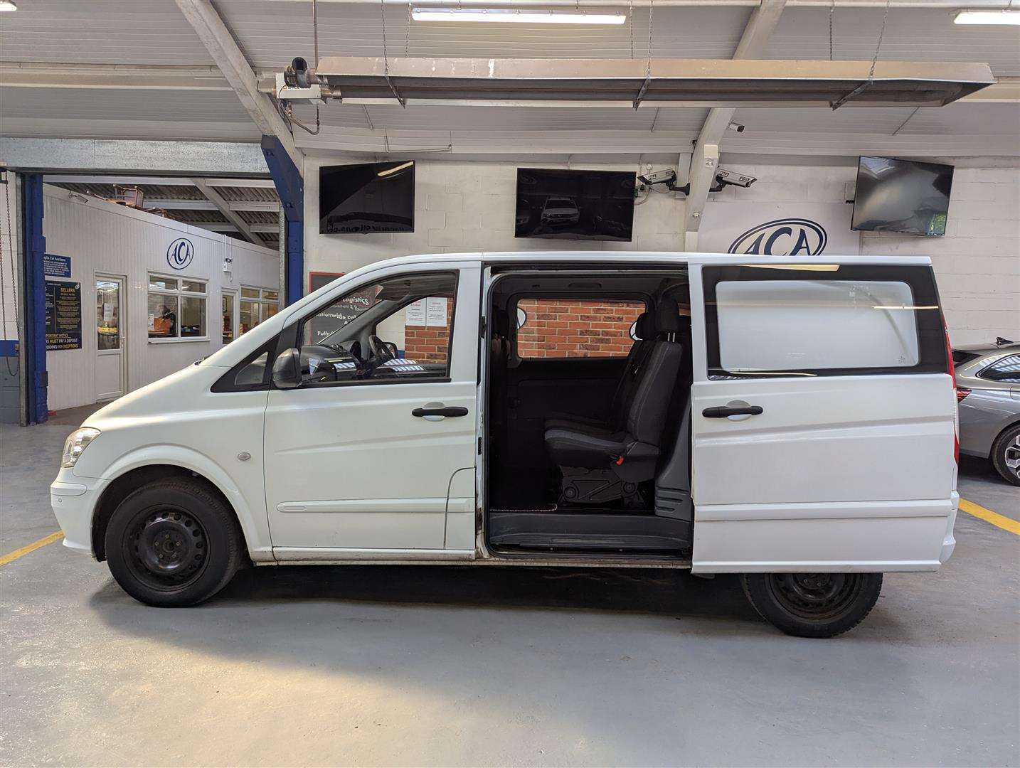 <p>2014 MERCEDES-BENZ VITO 116 CDI DUALINER</p>