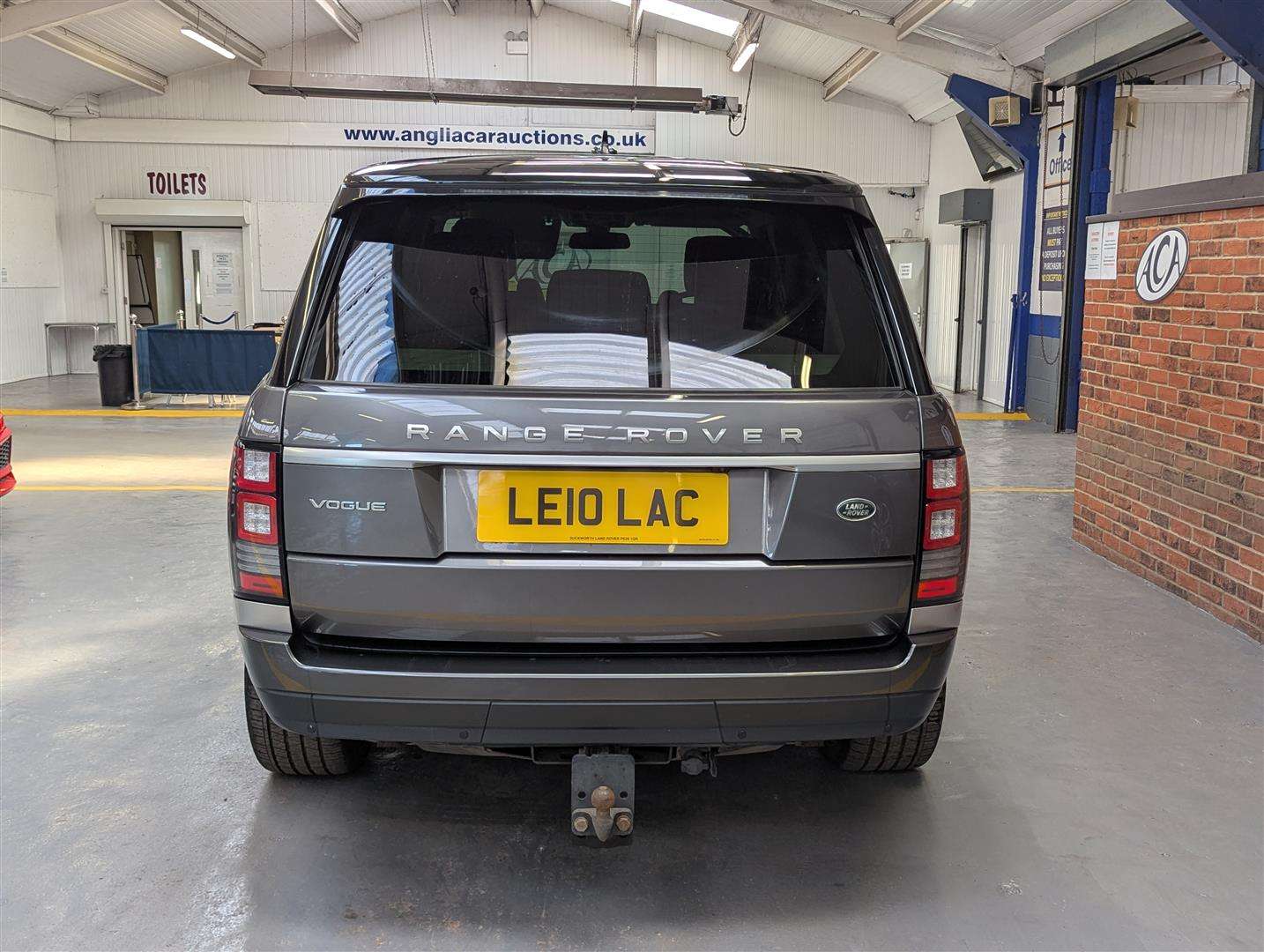 <p>2014 LAND ROVER RANGE ROVER VOGUE TDV6 AUTO</p>