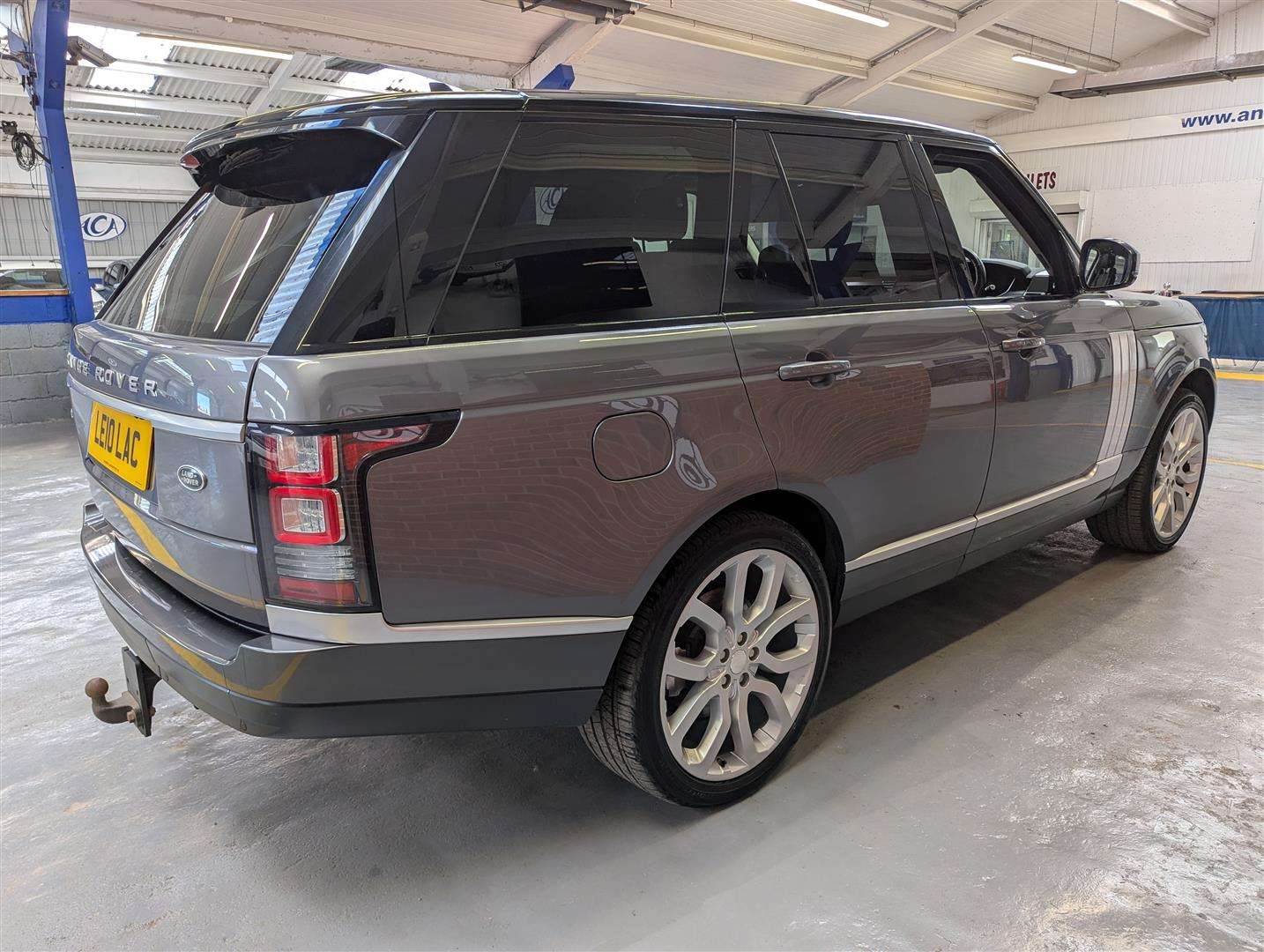 <p>2014 LAND ROVER RANGE ROVER VOGUE TDV6 AUTO</p>