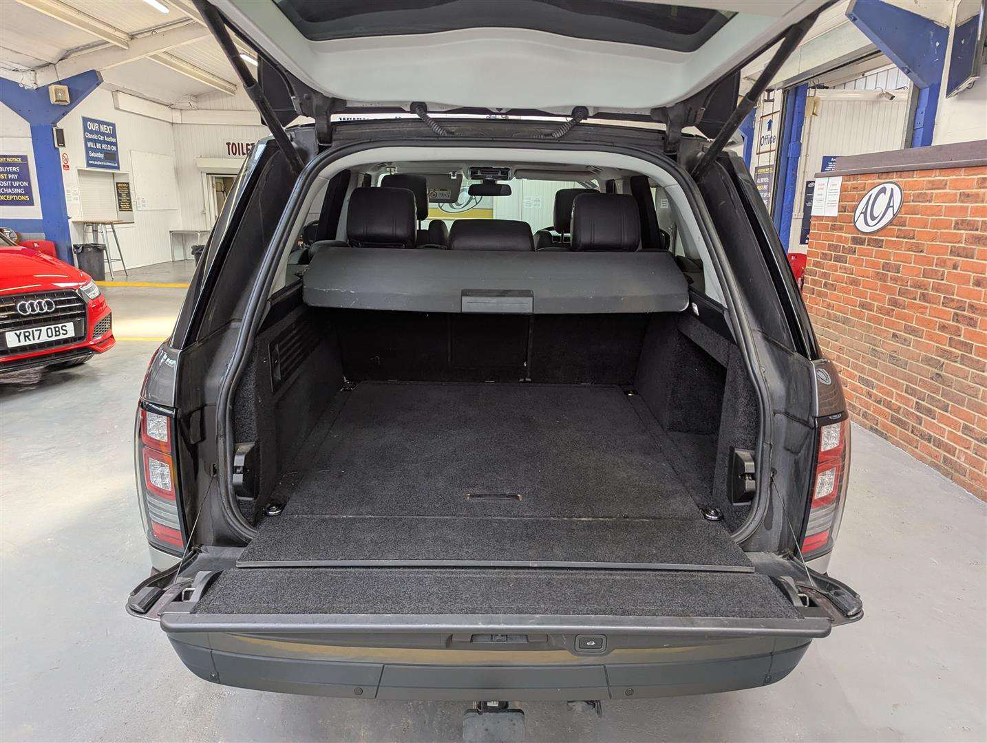 <p>2014 LAND ROVER RANGE ROVER VOGUE TDV6 AUTO</p>