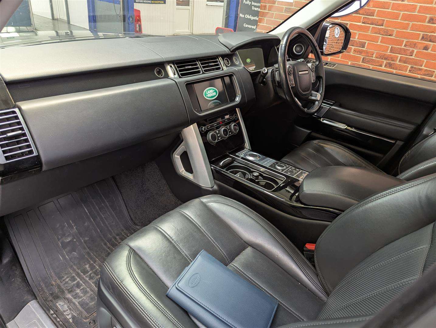 <p>2014 LAND ROVER RANGE ROVER VOGUE TDV6 AUTO</p>