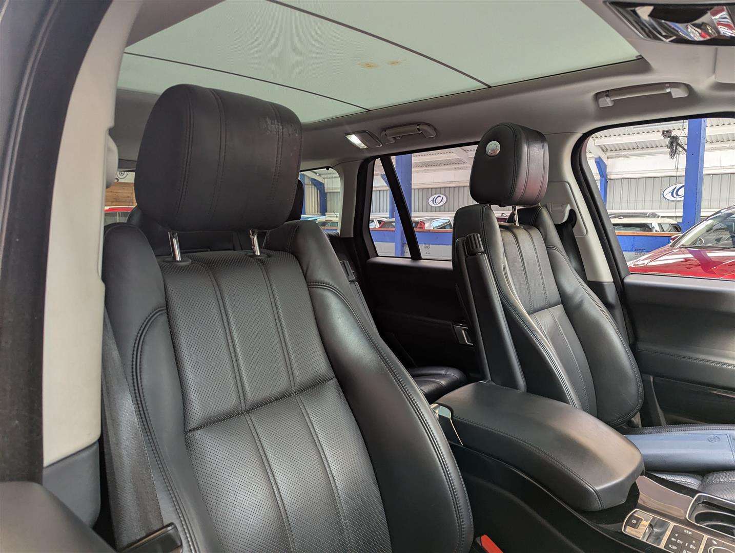 <p>2014 LAND ROVER RANGE ROVER VOGUE TDV6 AUTO</p>