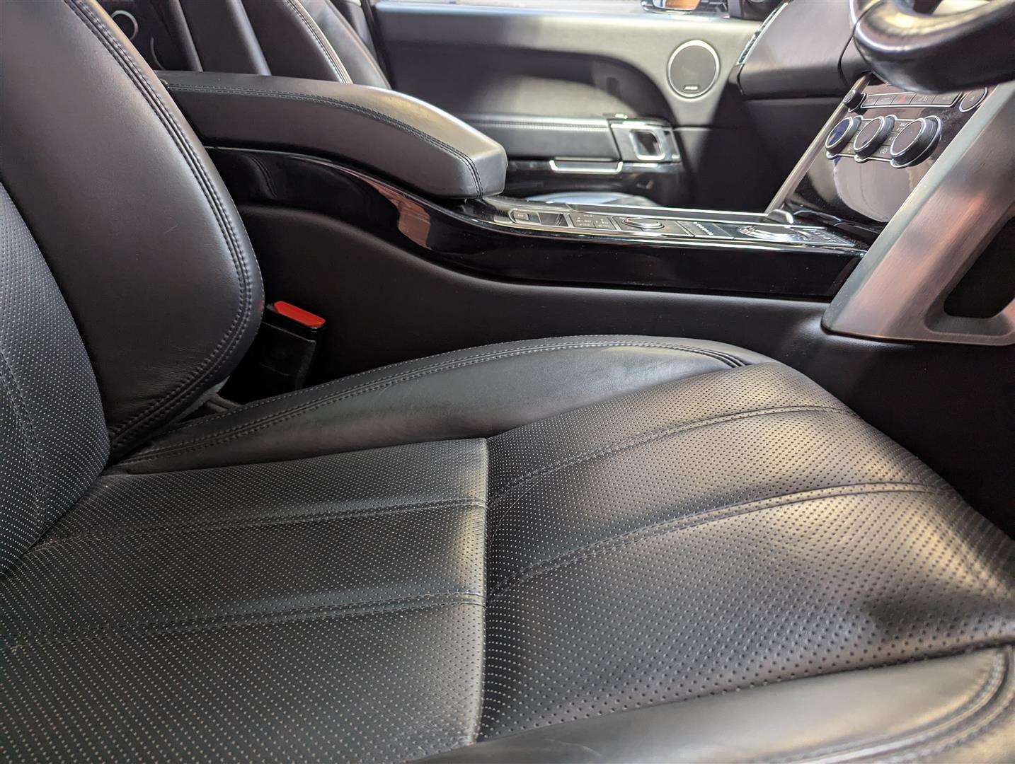<p>2014 LAND ROVER RANGE ROVER VOGUE TDV6 AUTO</p>