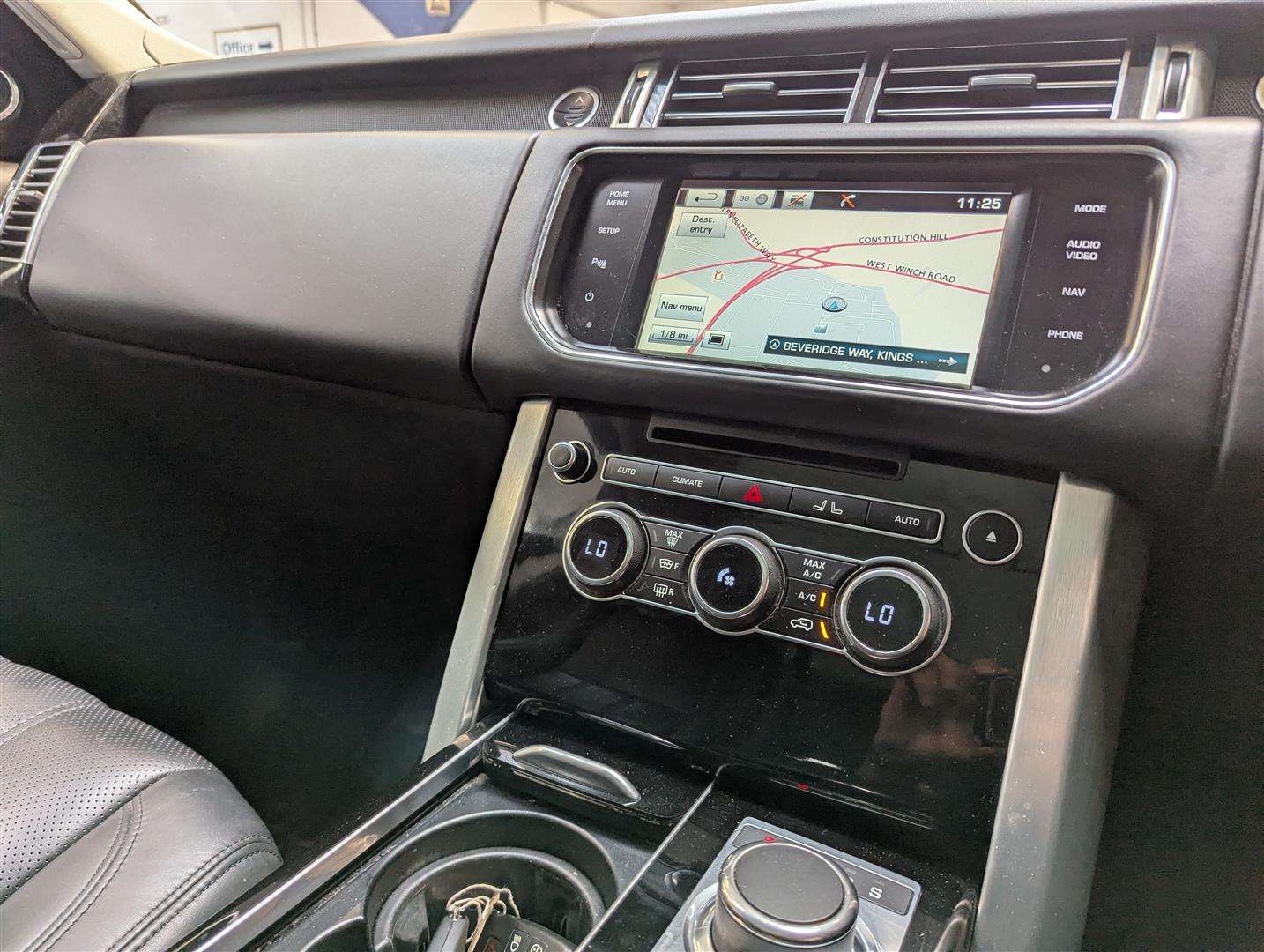 <p>2014 LAND ROVER RANGE ROVER VOGUE TDV6 AUTO</p>