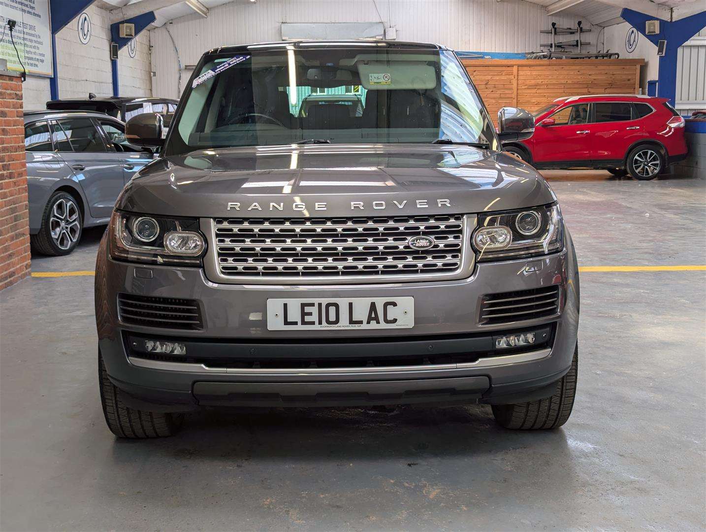 <p>2014 LAND ROVER RANGE ROVER VOGUE TDV6 AUTO</p>
