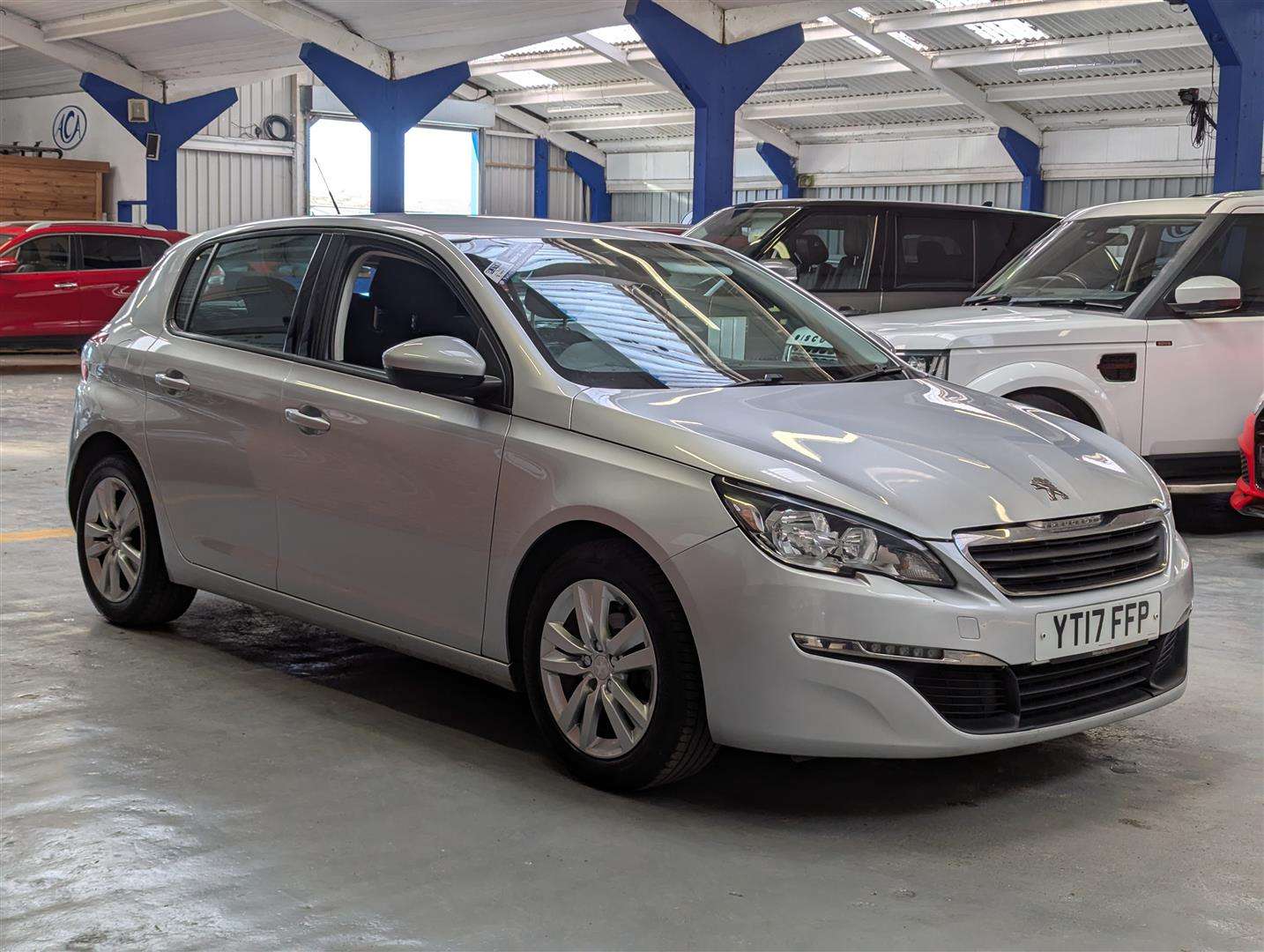 <p>2017 PEUGEOT 308 ACTIVE BLUE HDI S/S</p>