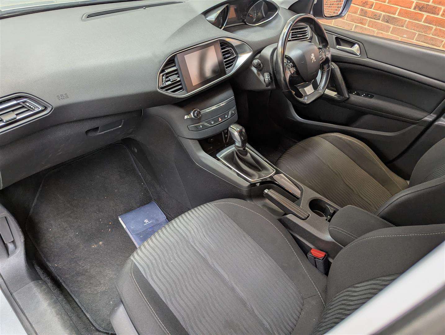 <p>2017 PEUGEOT 308 ACTIVE BLUE HDI S/S</p>