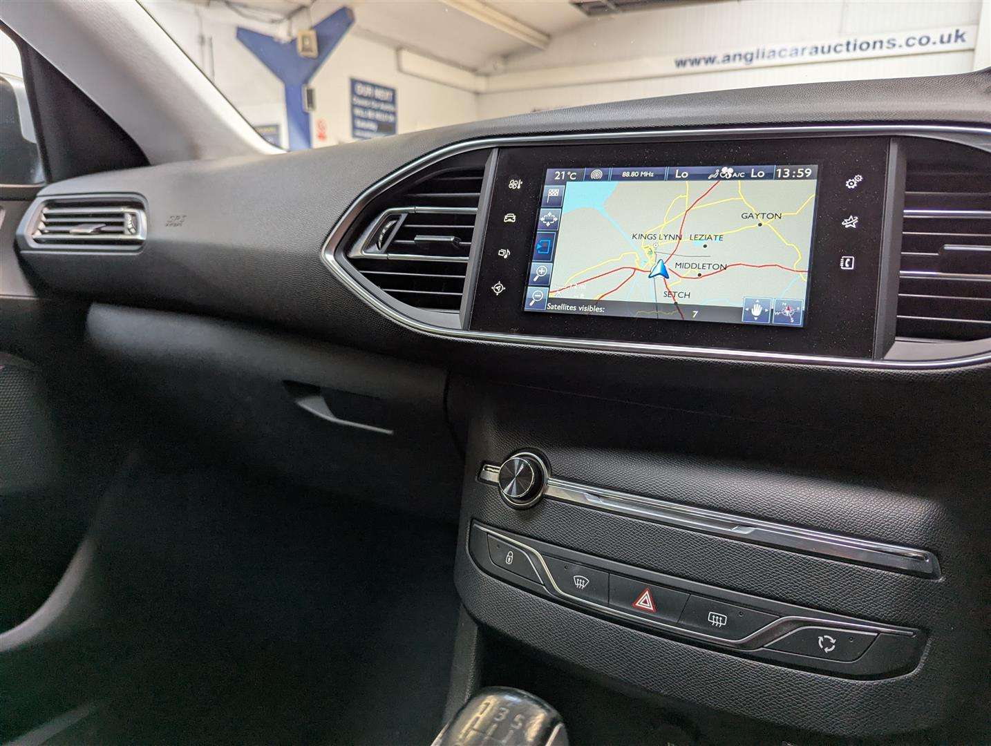 <p>2017 PEUGEOT 308 ACTIVE BLUE HDI S/S</p>