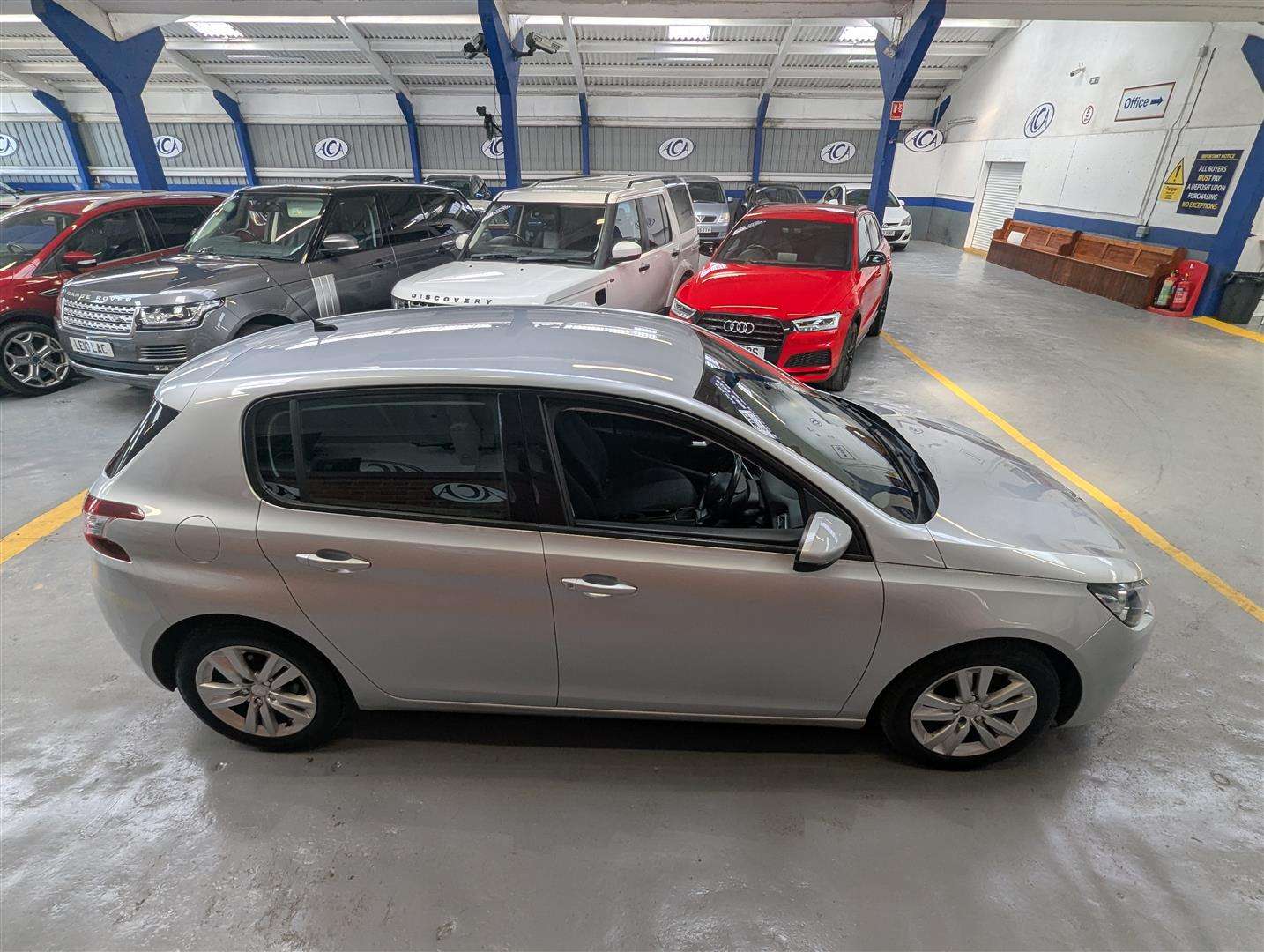 <p>2017 PEUGEOT 308 ACTIVE BLUE HDI S/S</p>