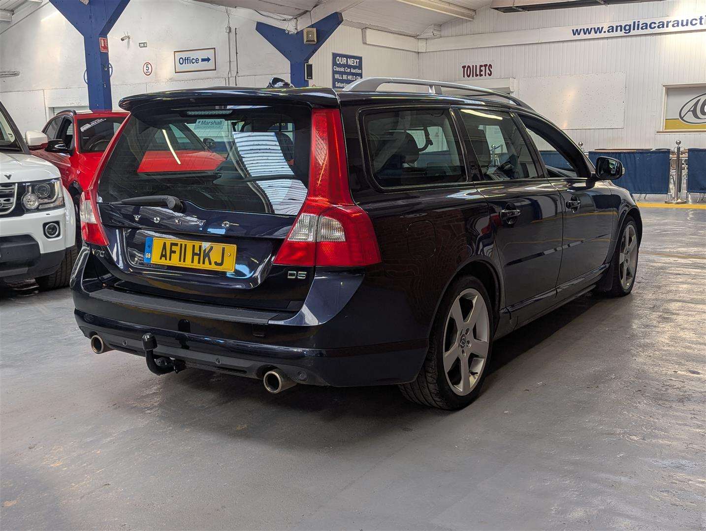 <p>2011 VOLVO V70 R-DESIGN SE D5 AUTO</p>