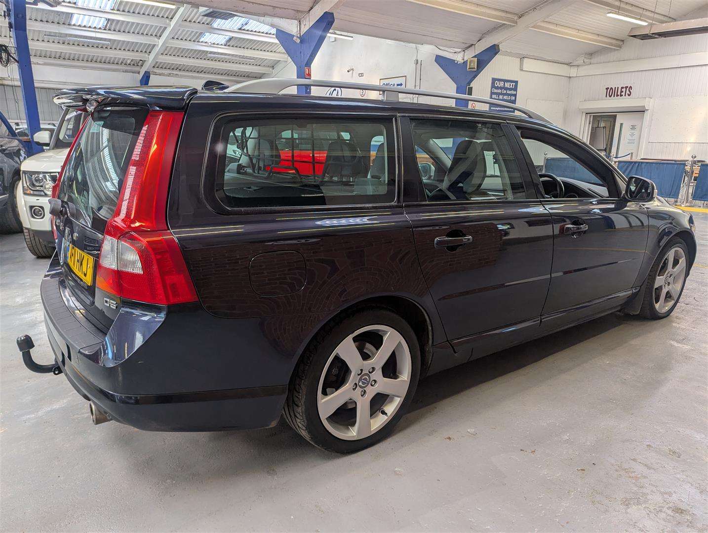 <p>2011 VOLVO V70 R-DESIGN SE D5 AUTO</p>