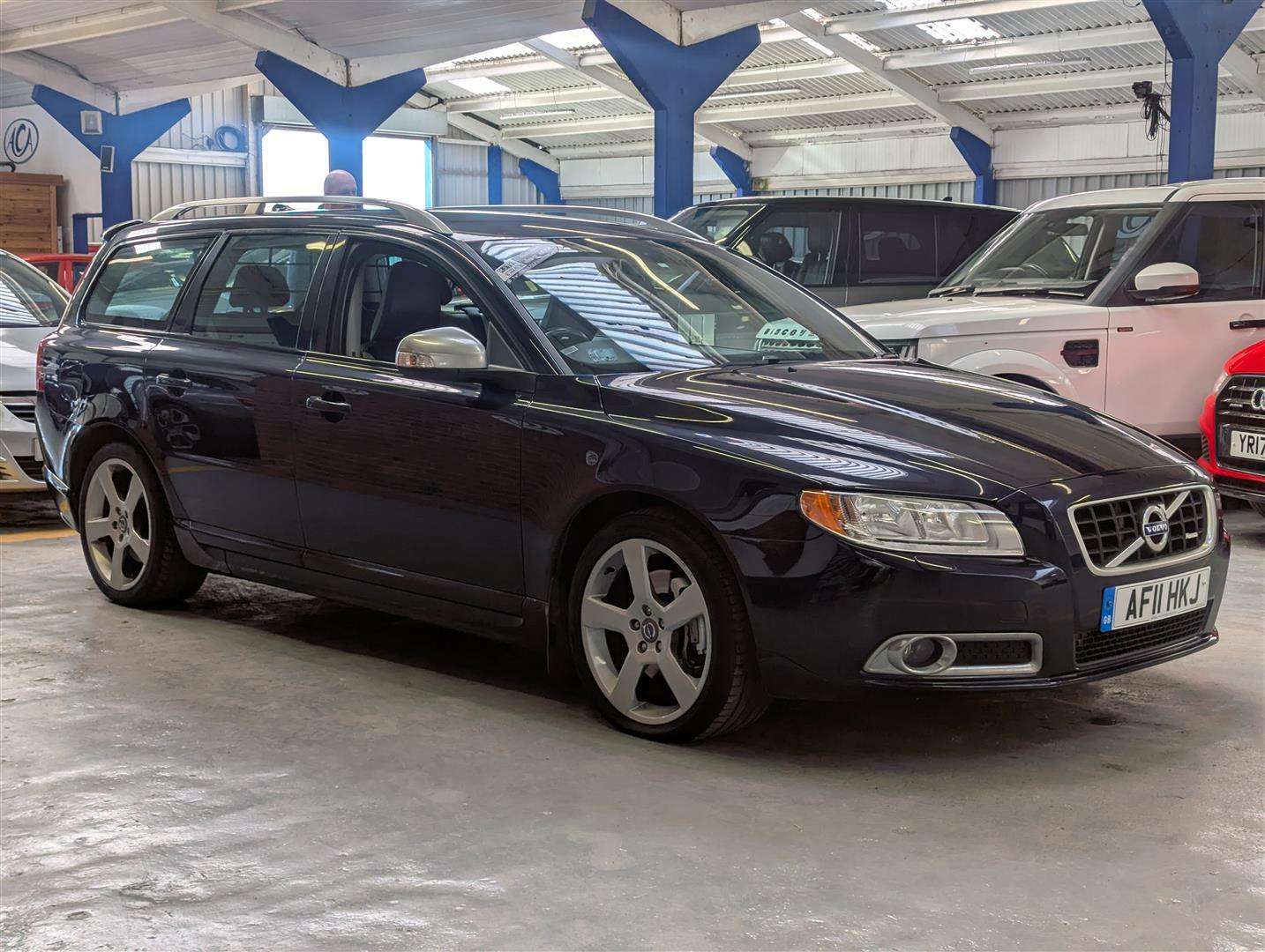 <p>2011 VOLVO V70 R-DESIGN SE D5 AUTO</p>