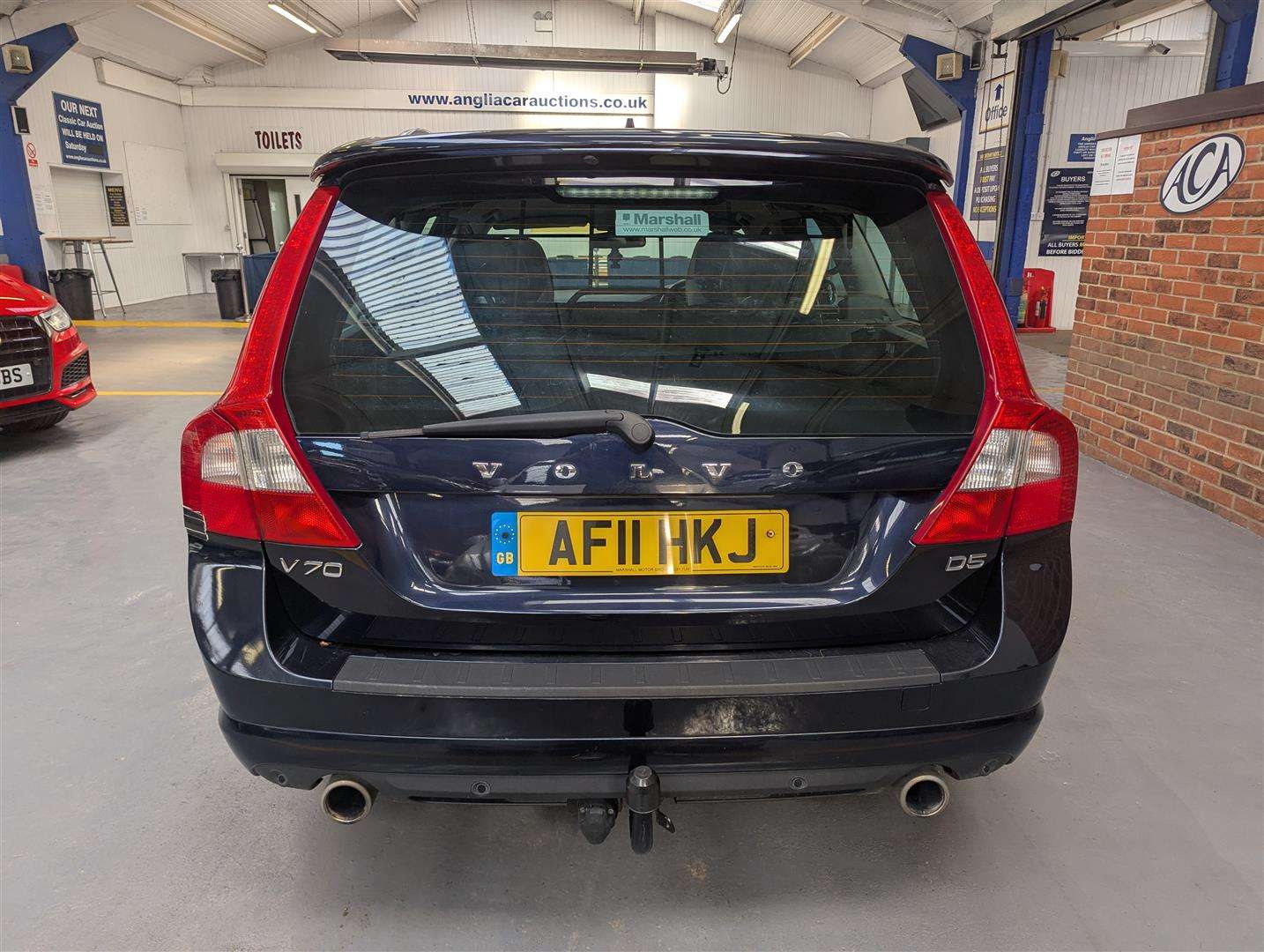 <p>2011 VOLVO V70 R-DESIGN SE D5 AUTO</p>