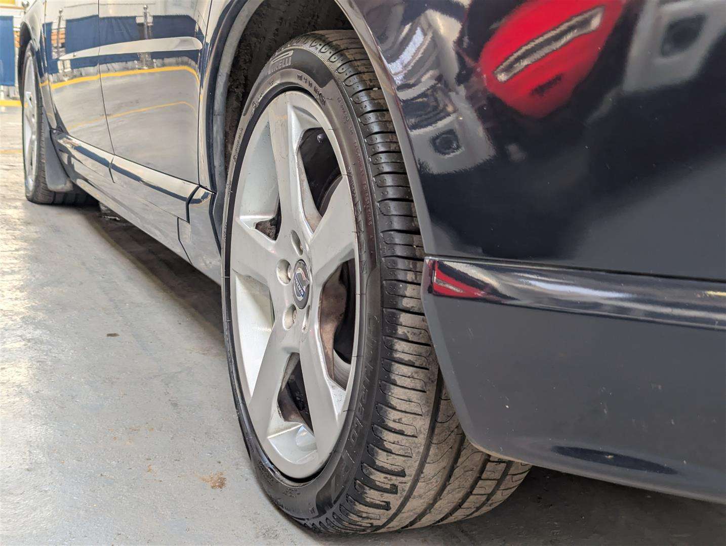 <p>2011 VOLVO V70 R-DESIGN SE D5 AUTO</p>