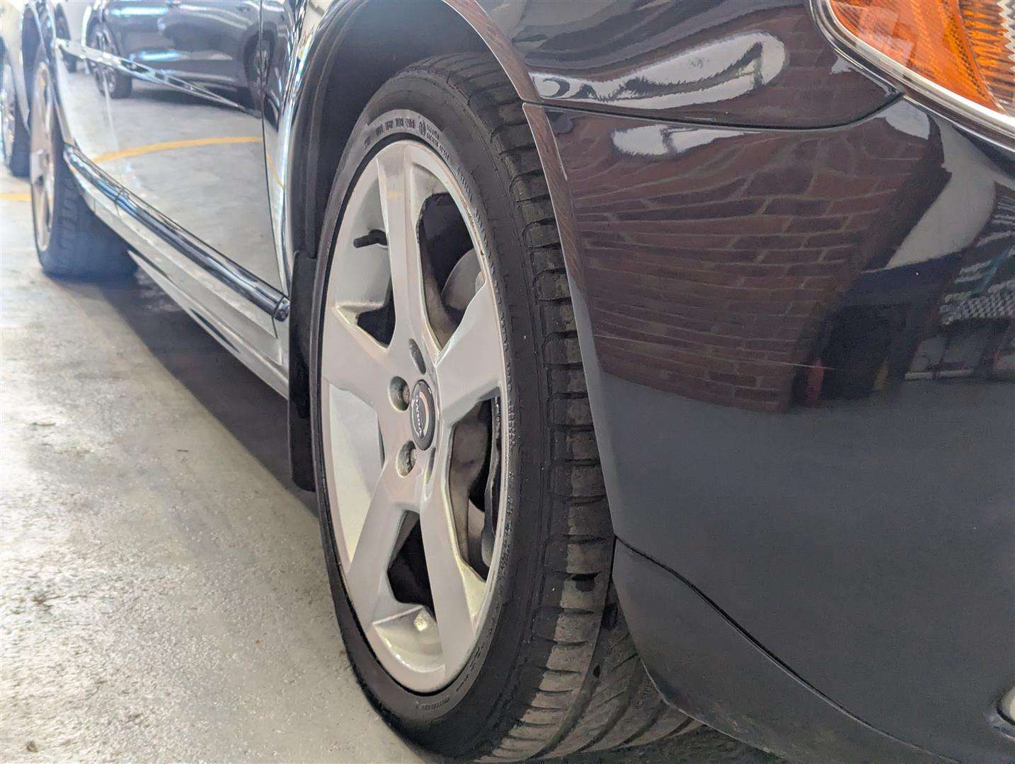 <p>2011 VOLVO V70 R-DESIGN SE D5 AUTO</p>