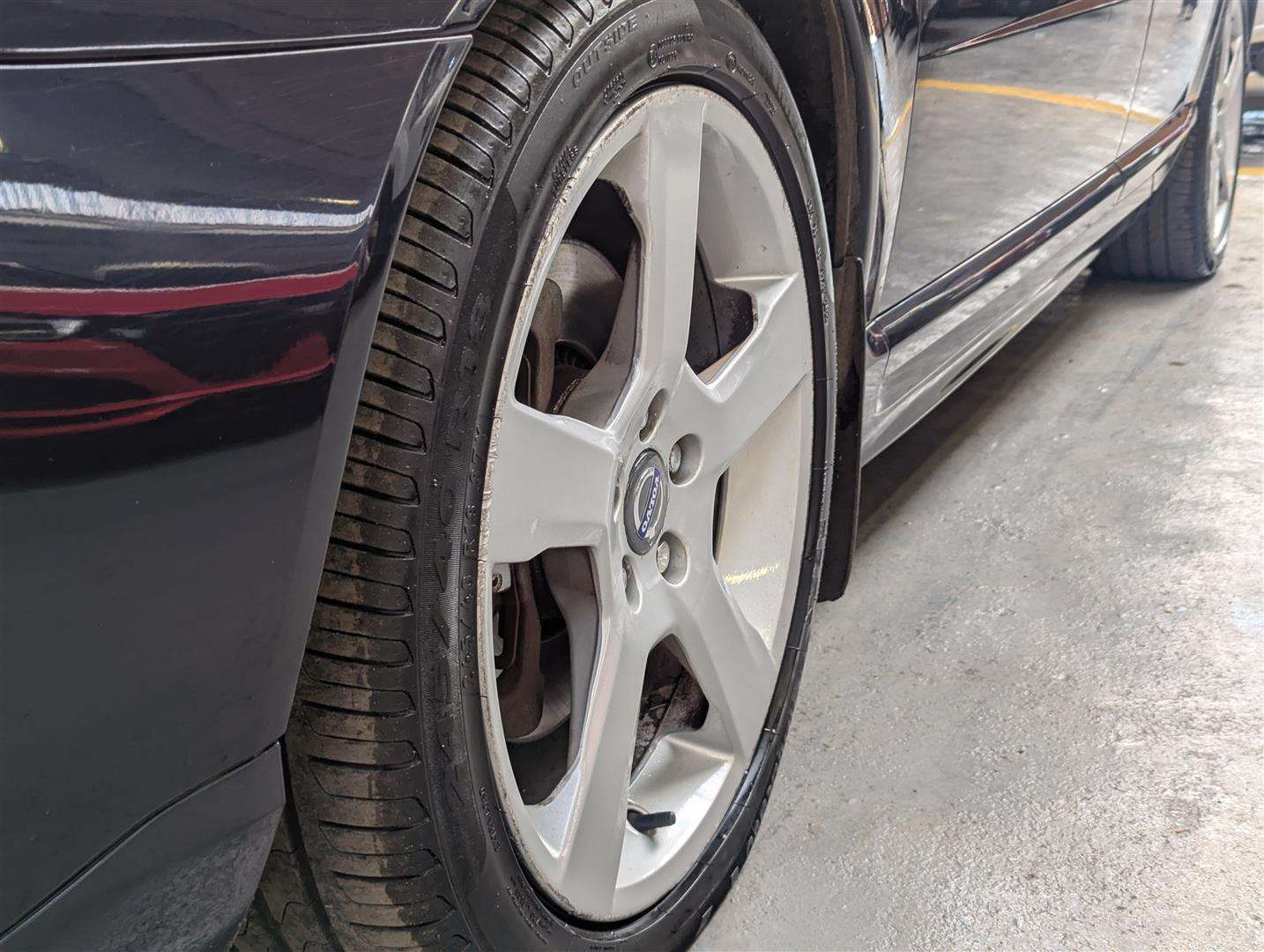 <p>2011 VOLVO V70 R-DESIGN SE D5 AUTO</p>