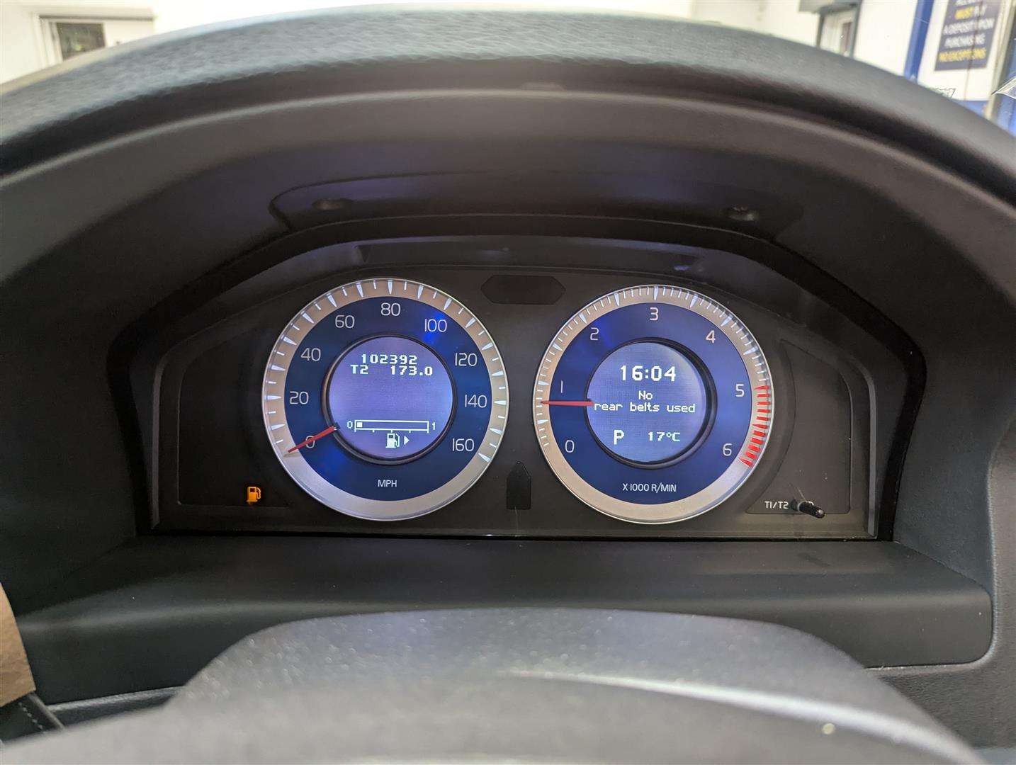 <p>2011 VOLVO V70 R-DESIGN SE D5 AUTO</p>