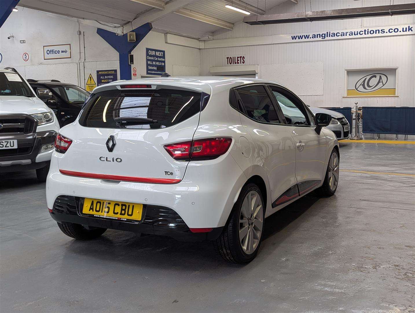 <p>2015 RENAULT CLIO D-QUE S M-NAV NRG TC</p>