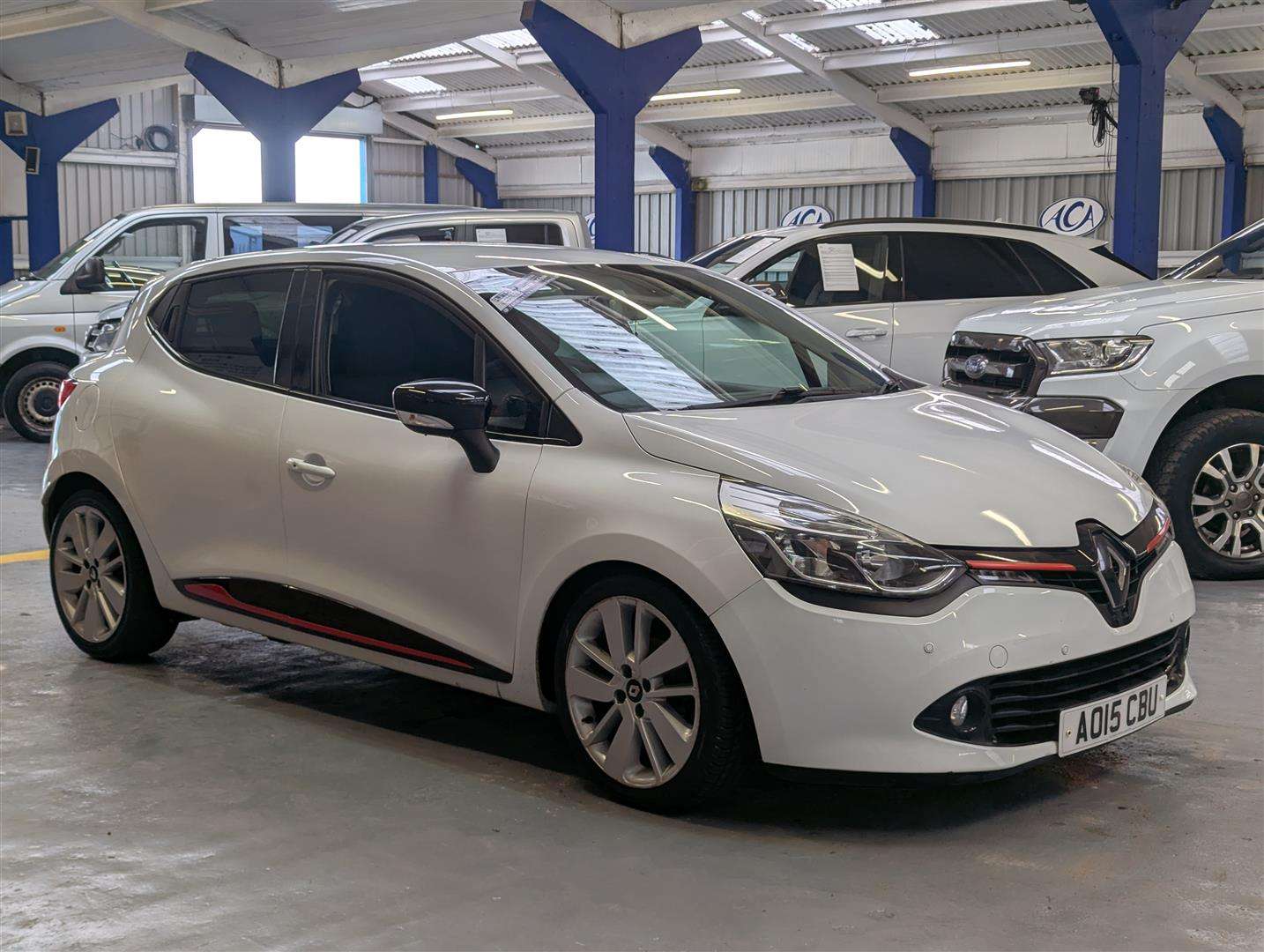 <p>2015 RENAULT CLIO D-QUE S M-NAV NRG TC</p>
