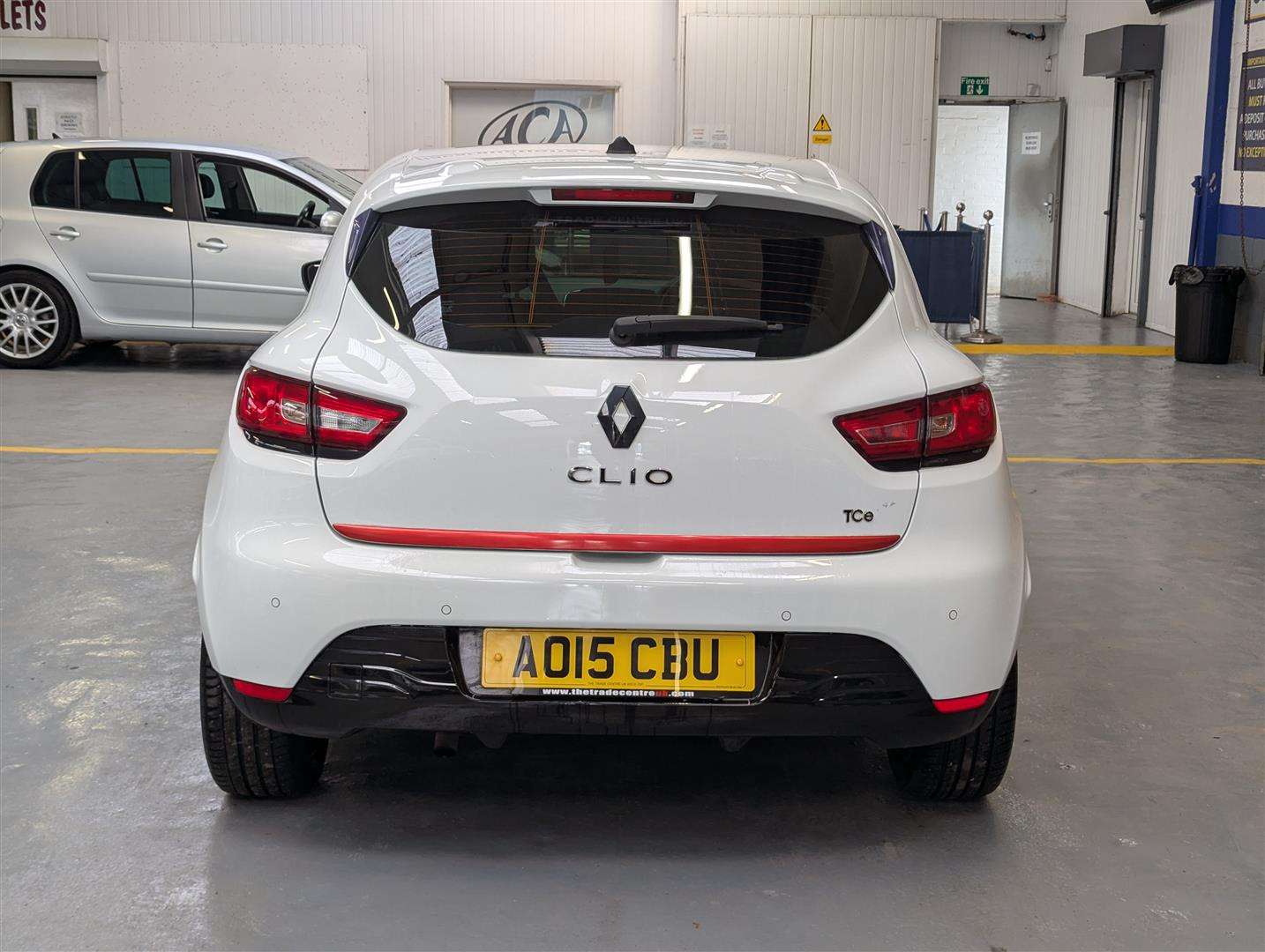 <p>2015 RENAULT CLIO D-QUE S M-NAV NRG TC</p>