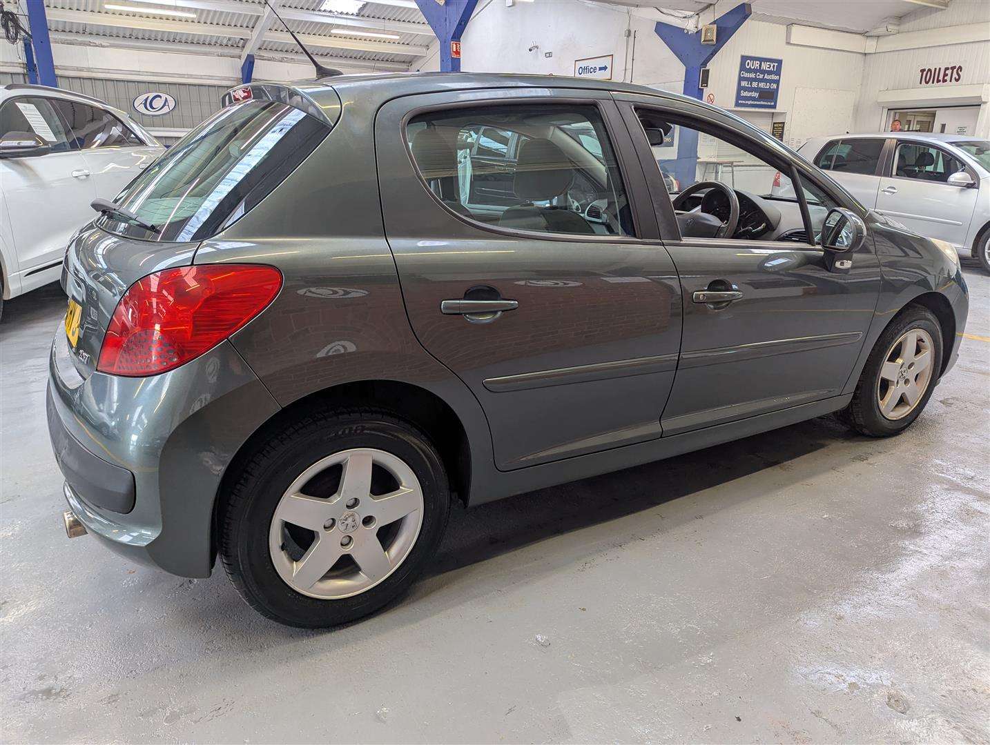 <p>2008 PEUGEOT 207 SE</p>