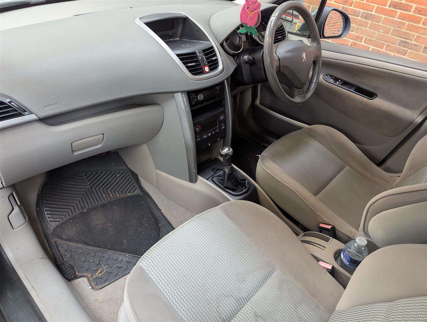 <p>2008 PEUGEOT 207 SE</p>