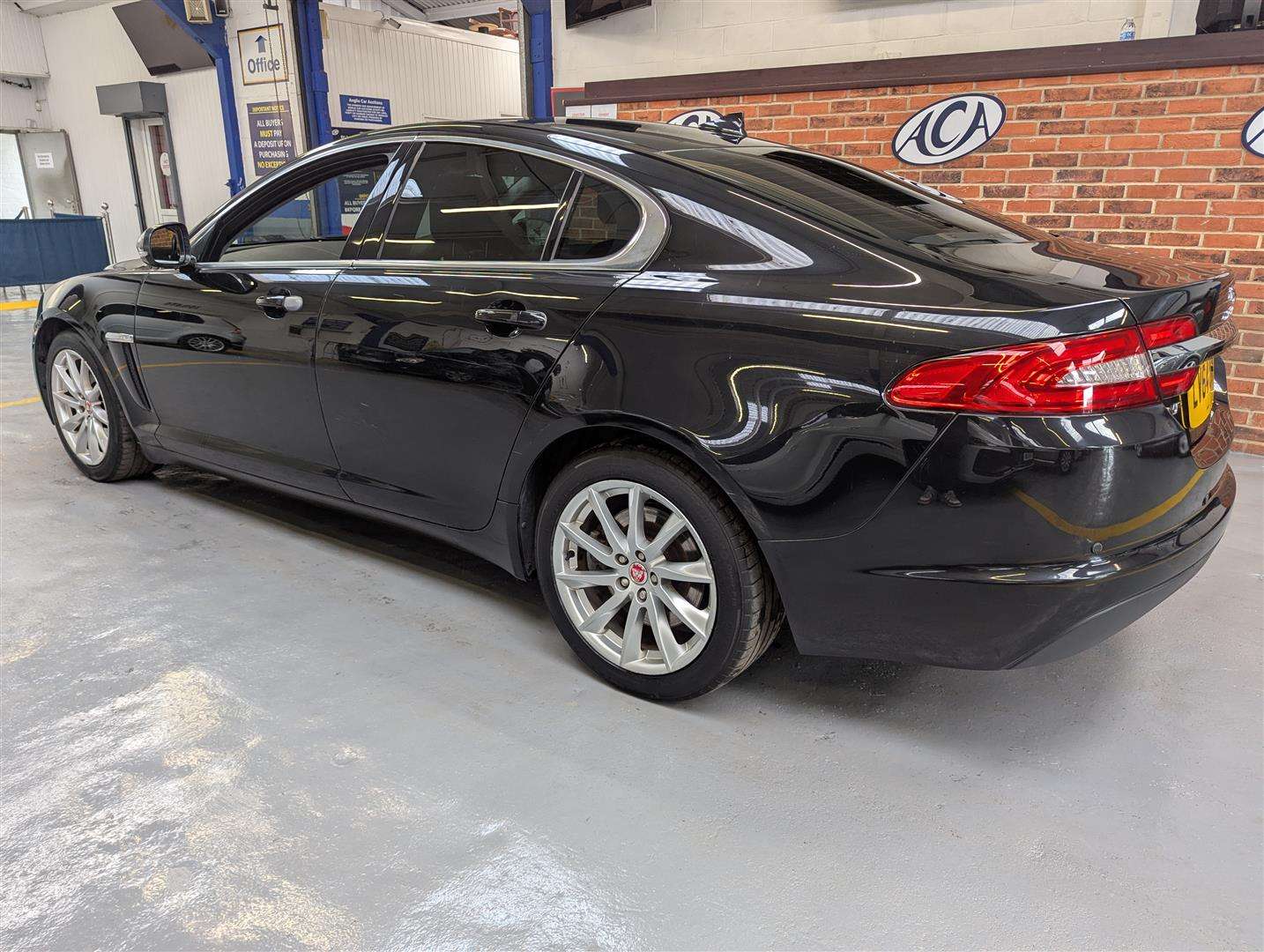 <p>2014 JAGUAR XF PREMIUM LUXURY D AUTO</p>