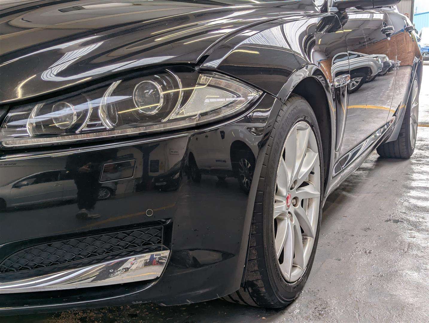 <p>2014 JAGUAR XF PREMIUM LUXURY D AUTO</p>
