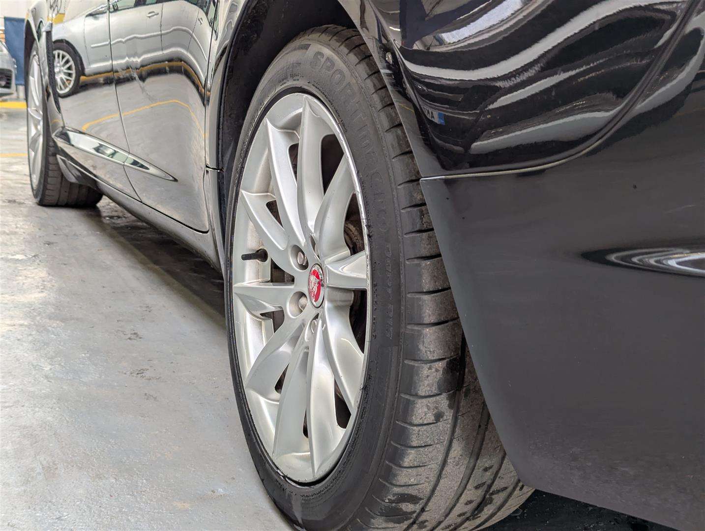 <p>2014 JAGUAR XF PREMIUM LUXURY D AUTO</p>