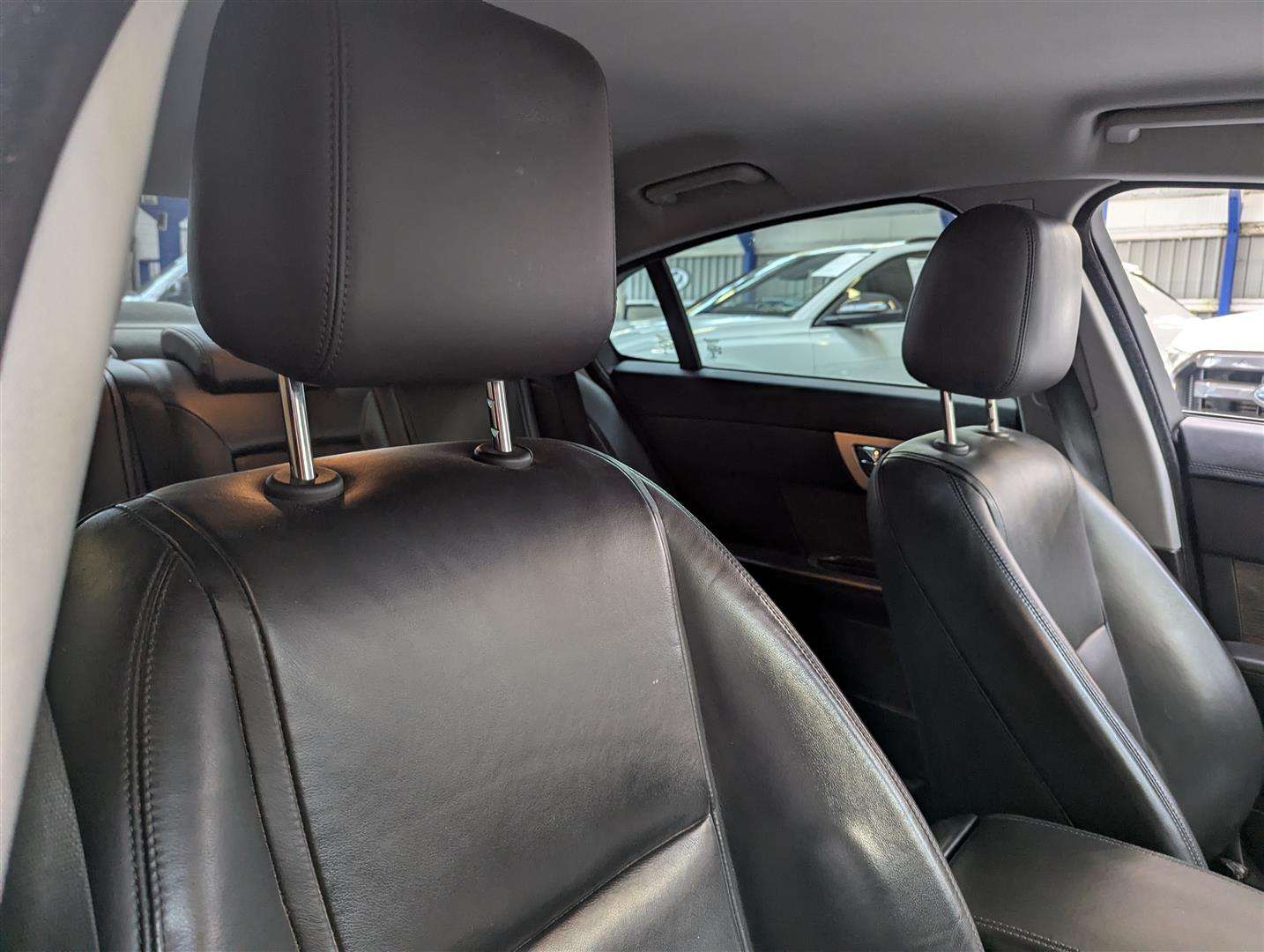<p>2014 JAGUAR XF PREMIUM LUXURY D AUTO</p>