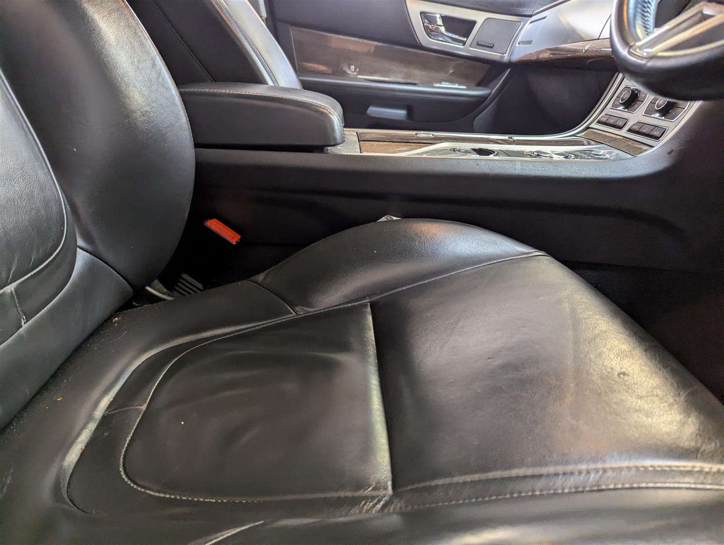 <p>2014 JAGUAR XF PREMIUM LUXURY D AUTO</p>