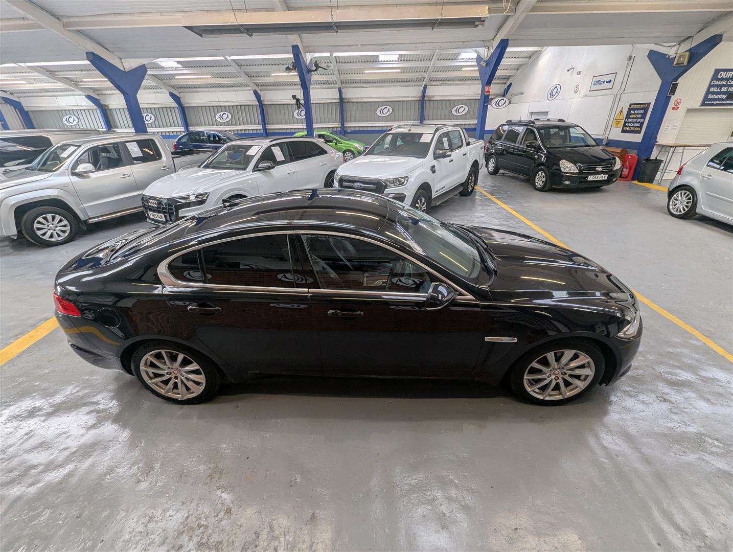 <p>2014 JAGUAR XF PREMIUM LUXURY D AUTO</p>