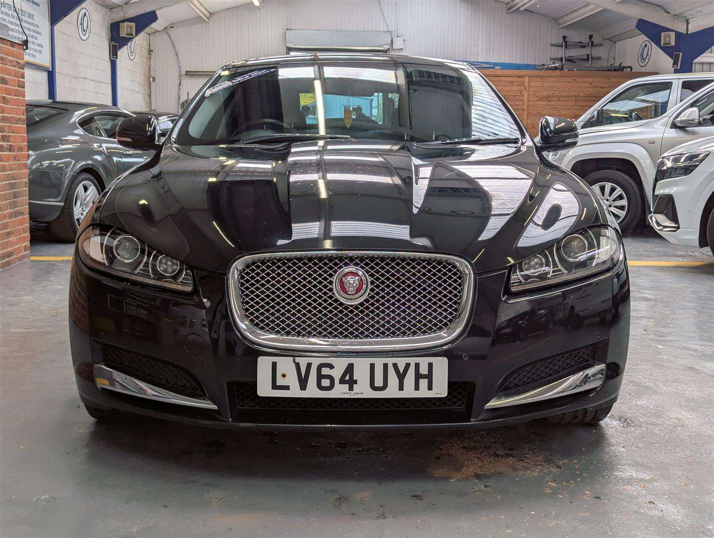 <p>2014 JAGUAR XF PREMIUM LUXURY D AUTO</p>