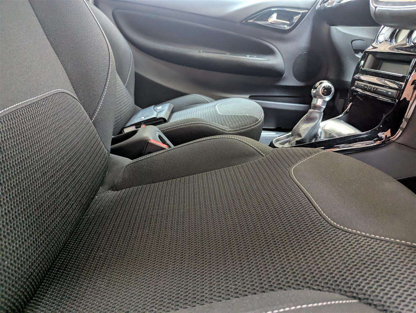 <p>2016 DS DS3 DSTYLE NAV PURETECH S</p>