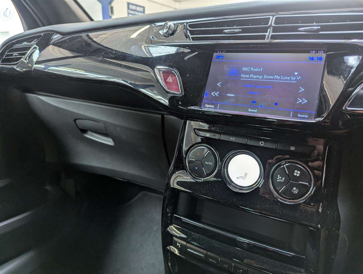 <p>2016 DS DS3 DSTYLE NAV PURETECH S</p>