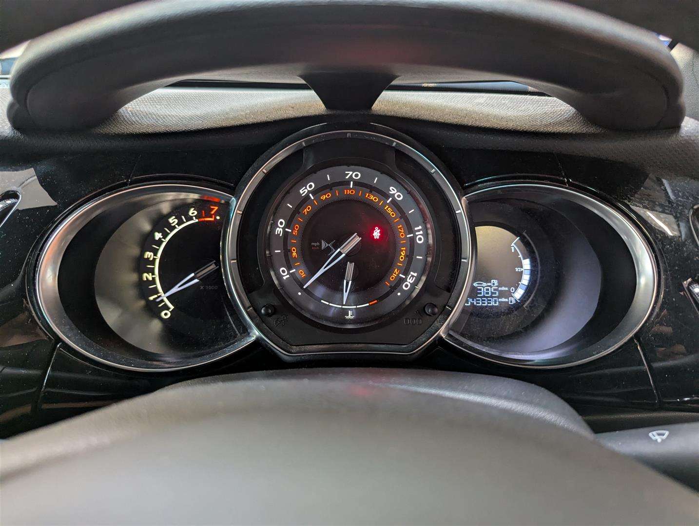 <p>2016 DS DS3 DSTYLE NAV PURETECH S</p>