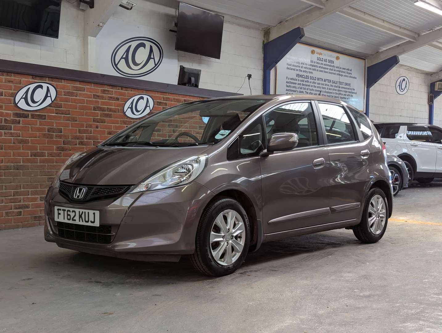 <p>2013 HONDA JAZZ I-VTEC ES</p>