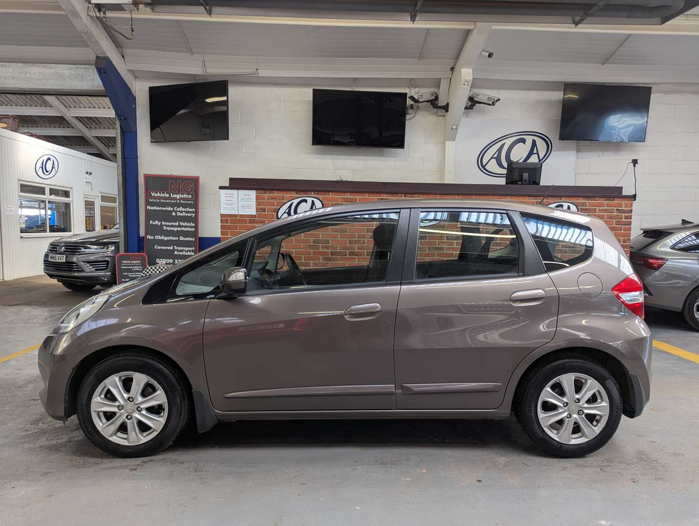 <p>2013 HONDA JAZZ I-VTEC ES</p>